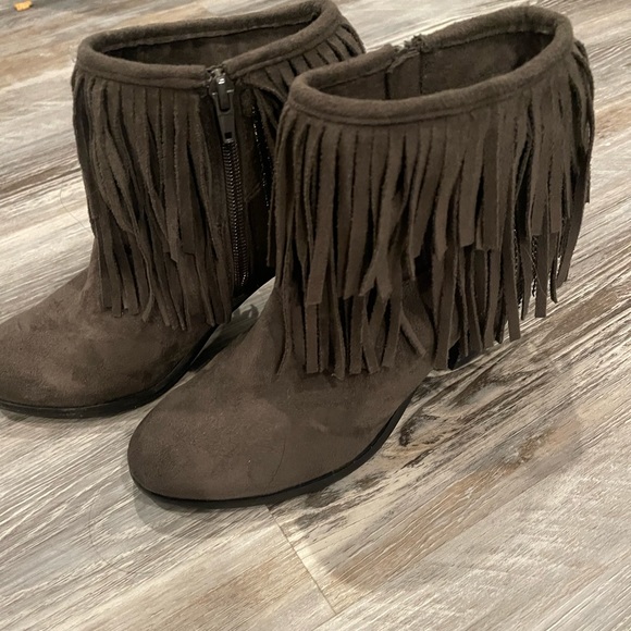 Fringe boot - Picture 1 of 5